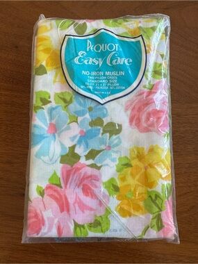 Vintage 70s Pequot Easy Care No Iron Muslin Floral Set Of 2 Pillow Cases Std NEW